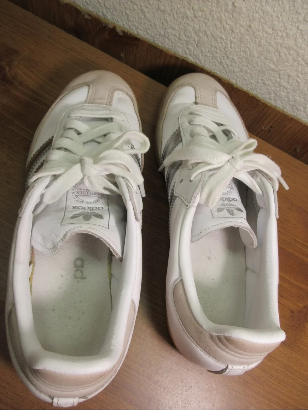 adidas White & Silver Samba Leather Sneakers size 9